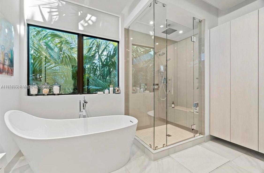 10530 NW 67th Ter Doral, FL 33178