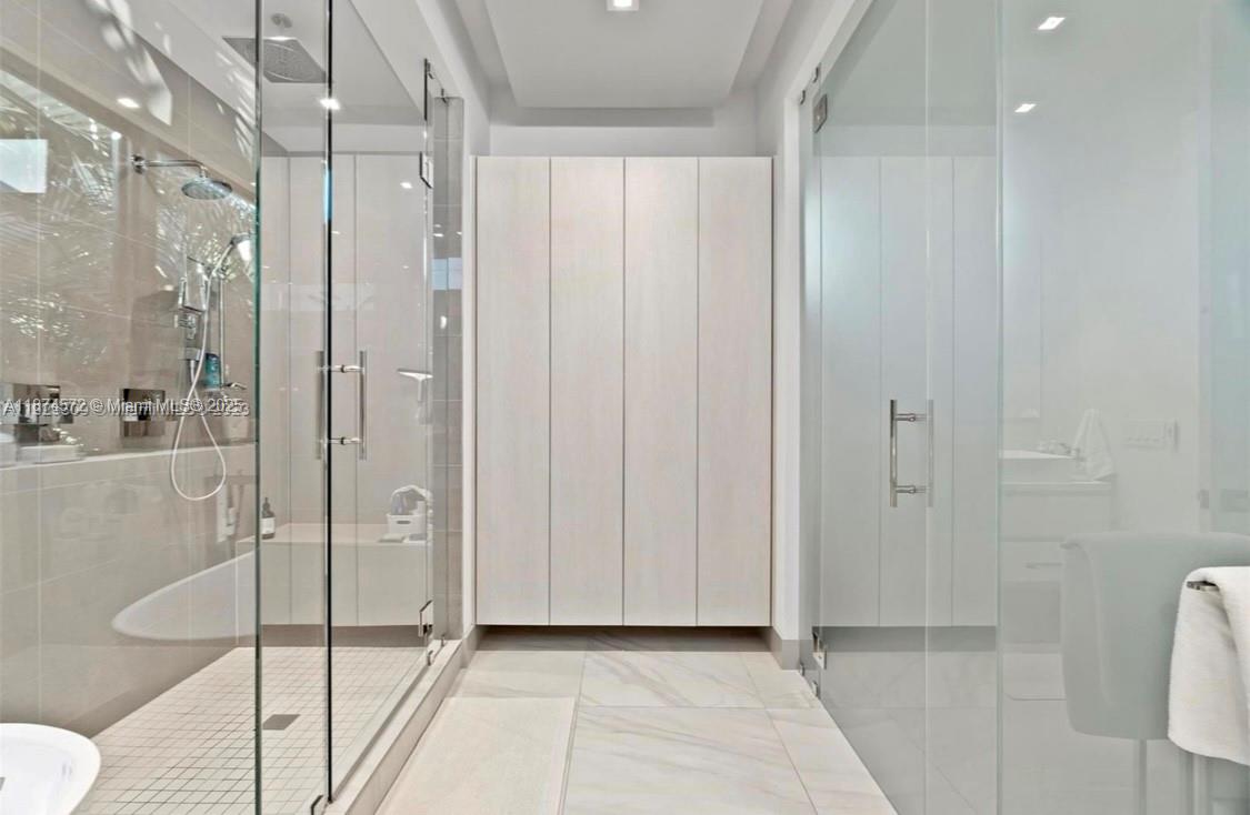 10530 NW 67th Ter Doral, FL 33178