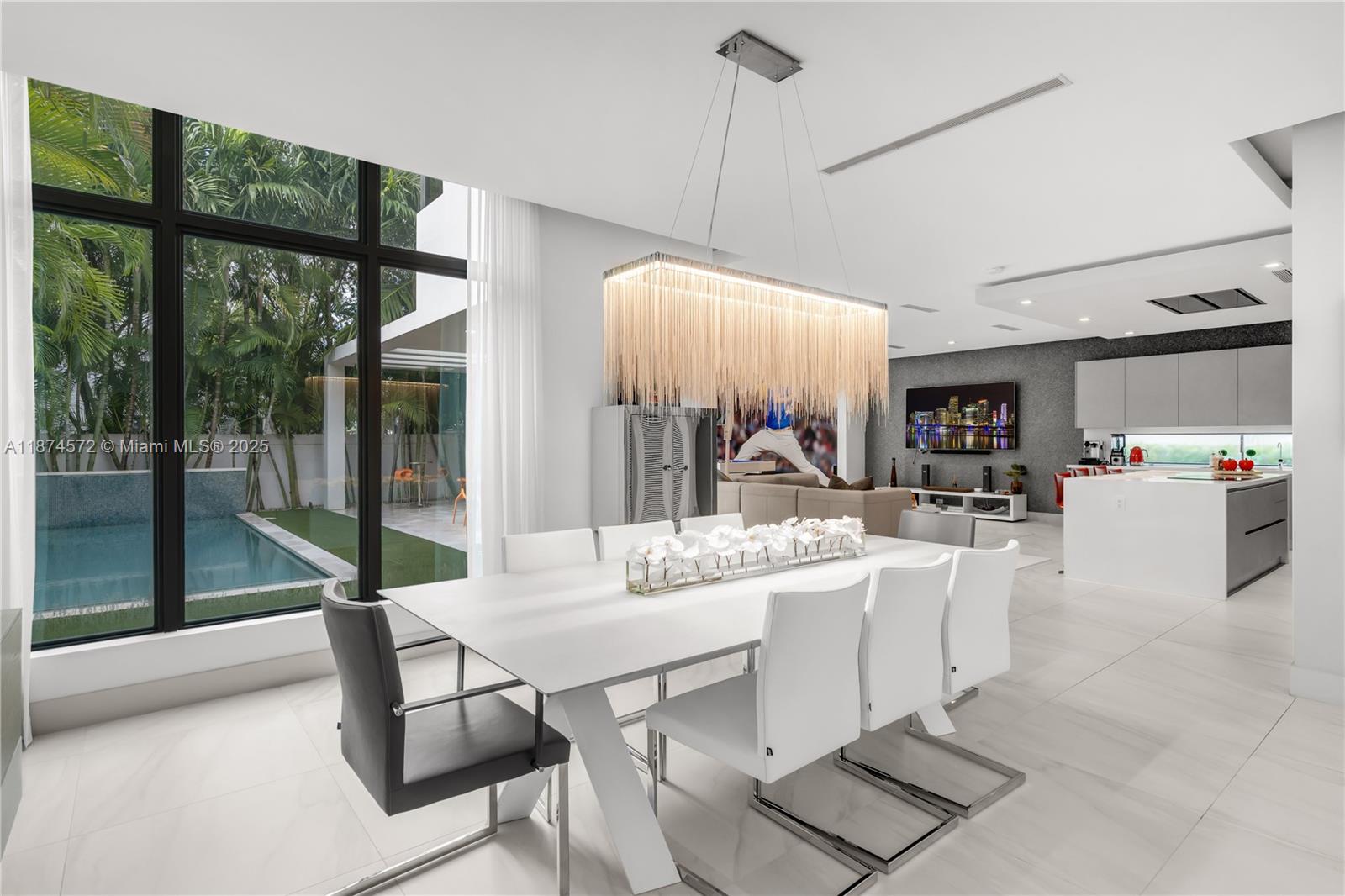 10530 NW 67th Ter Doral, FL 33178