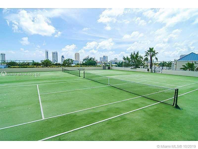 3370 NE 190th St #PH 2909 Aventura, FL 33180