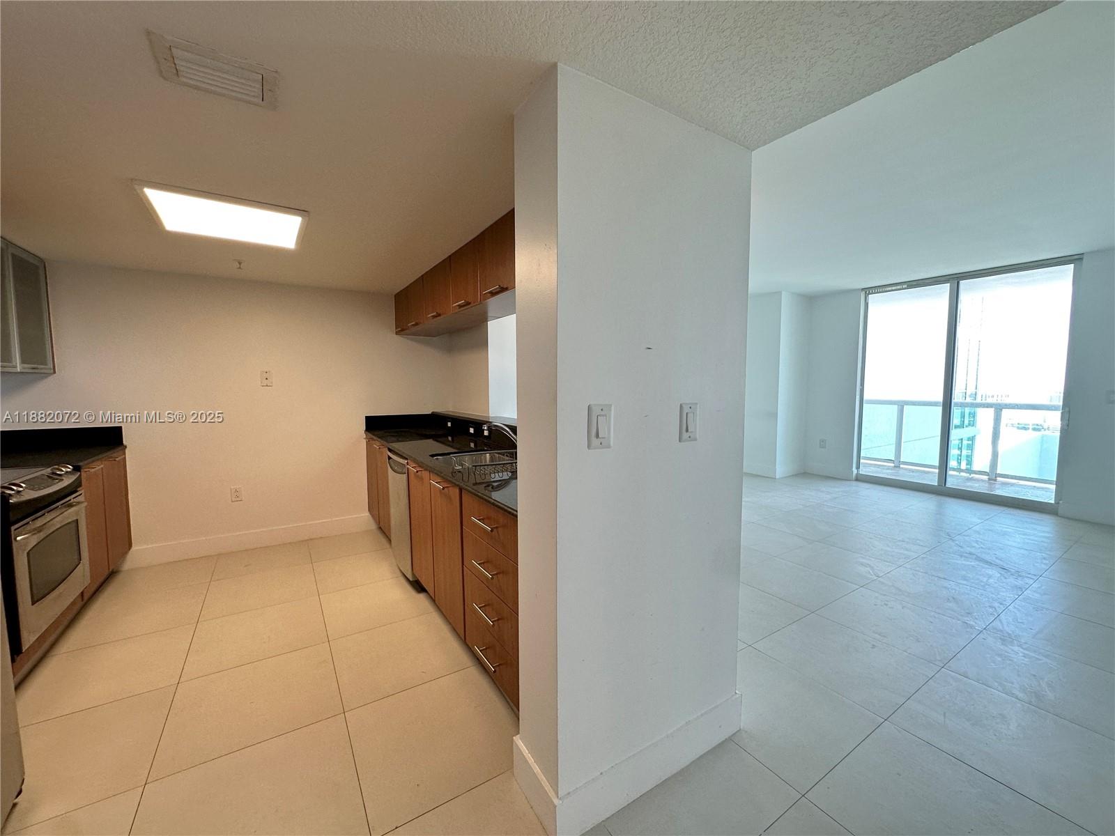 image 1800 Club Condo9