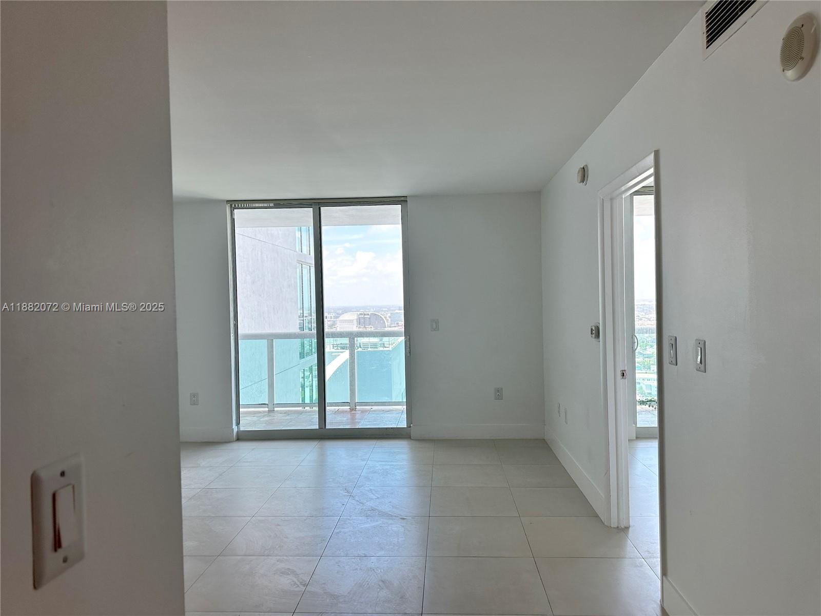 image 1800 Club Condo10