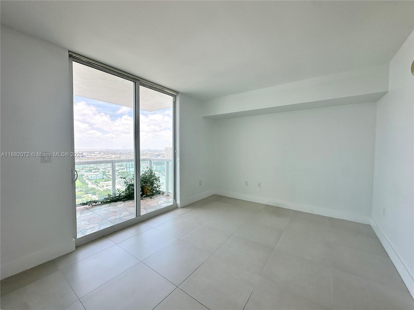 image 1800 Club Condo17