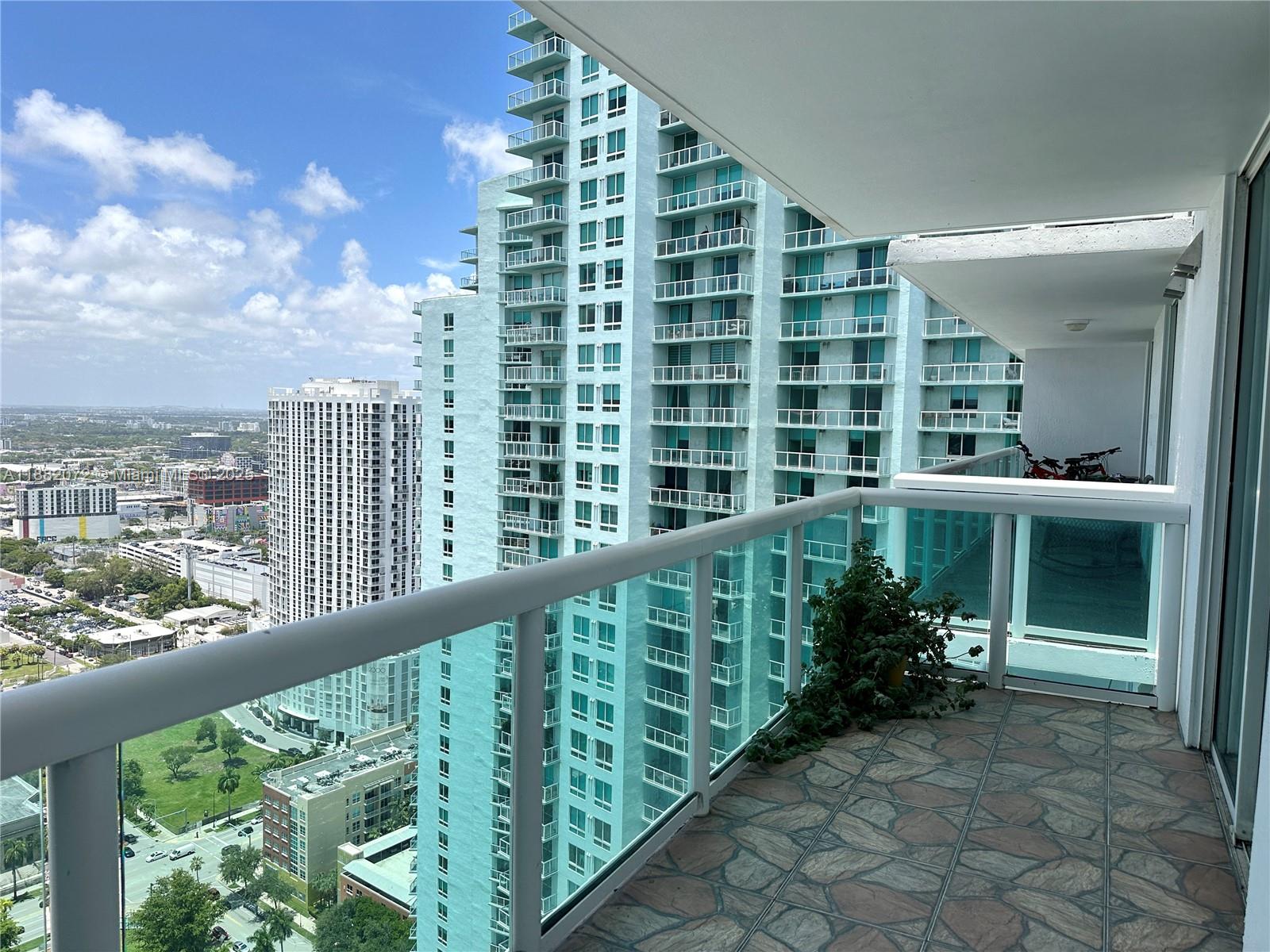 image 1800 Club Condo23