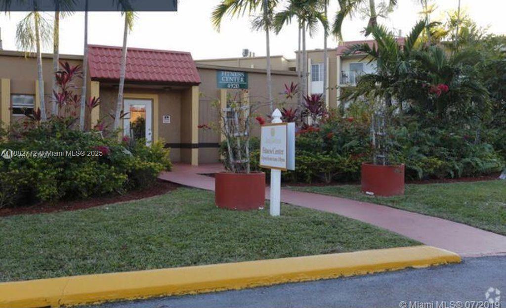 5201 Geneva Way #201