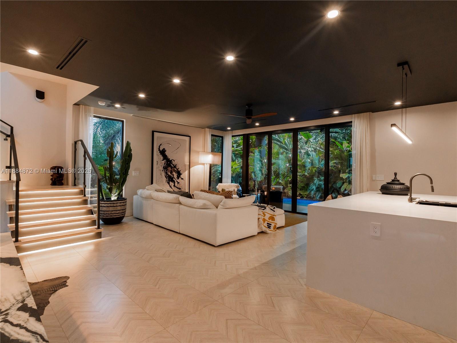 3203 Shipping Ave Miami, FL 33133