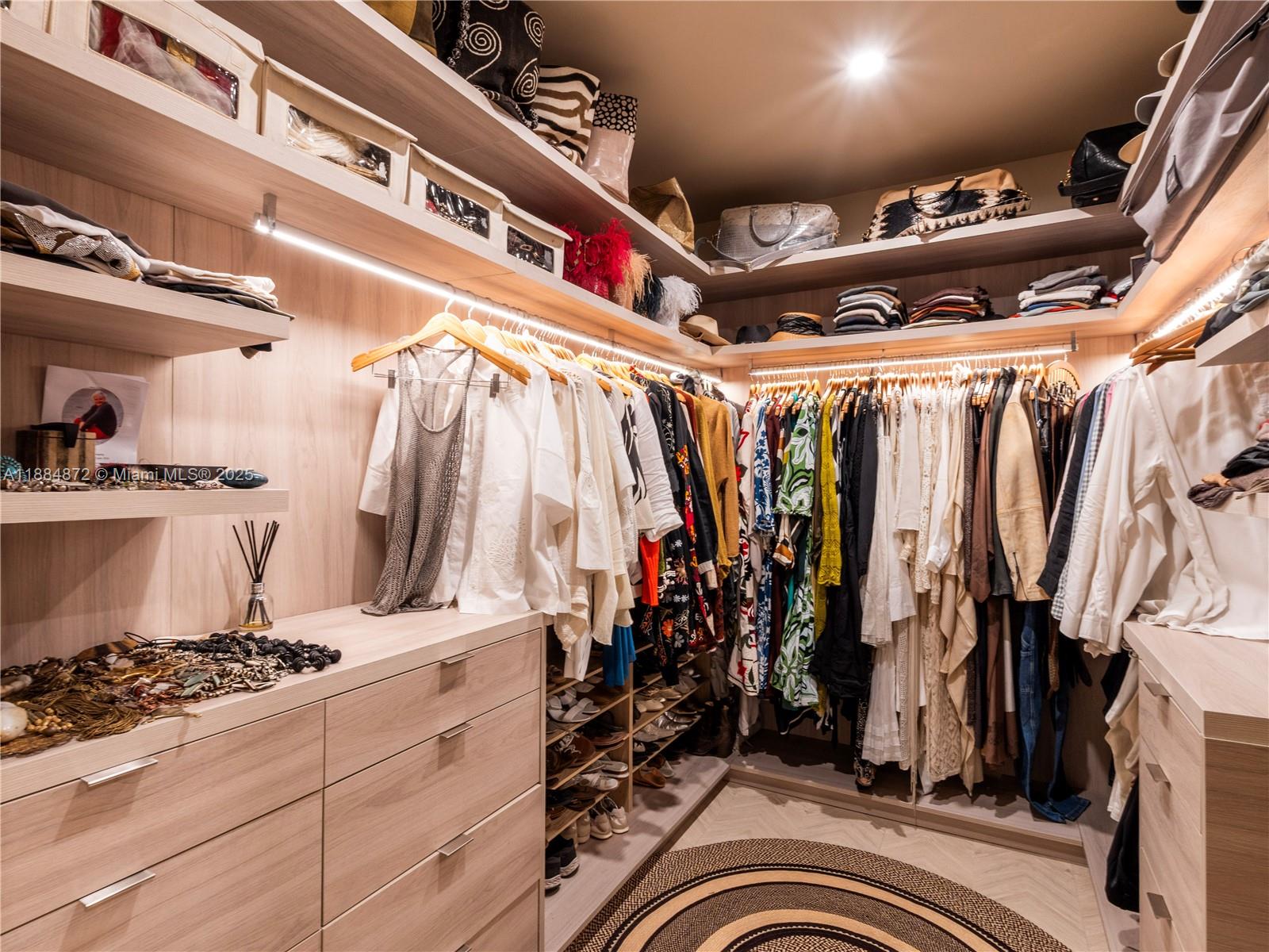 3203 Shipping Ave Miami, FL 33133