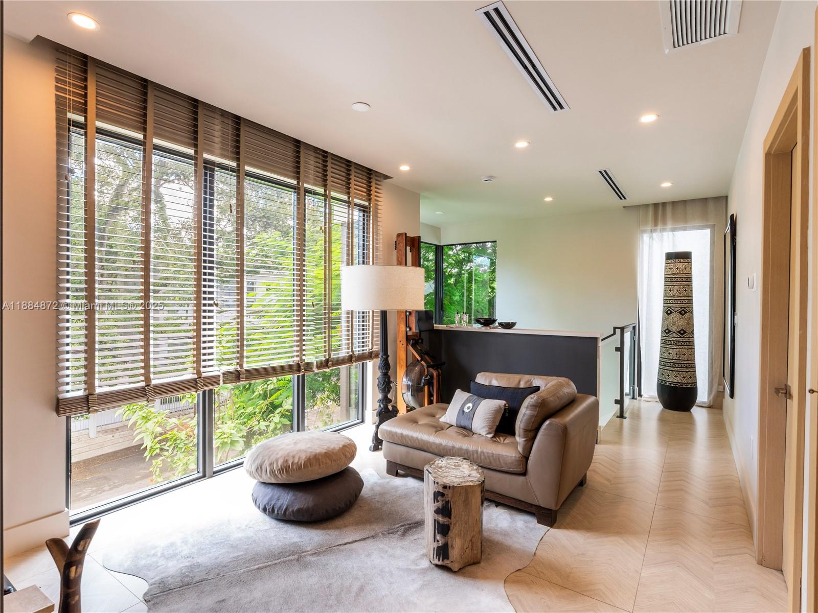 3203 Shipping Ave Miami, FL 33133