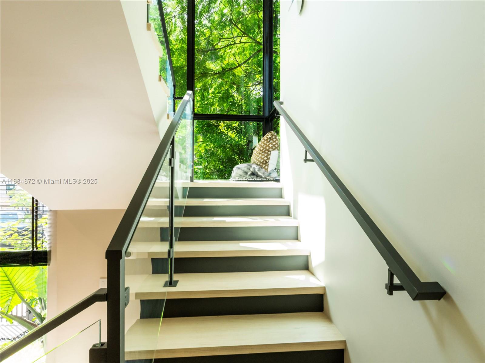 3203 Shipping Ave Miami, FL 33133