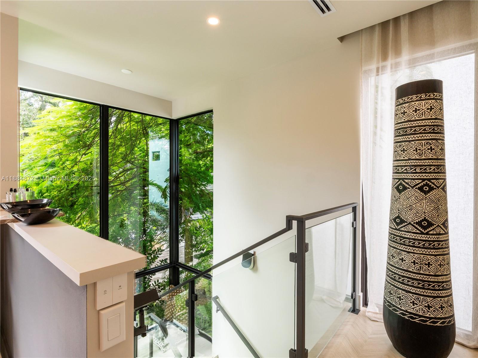 3203 Shipping Ave Miami, FL 33133