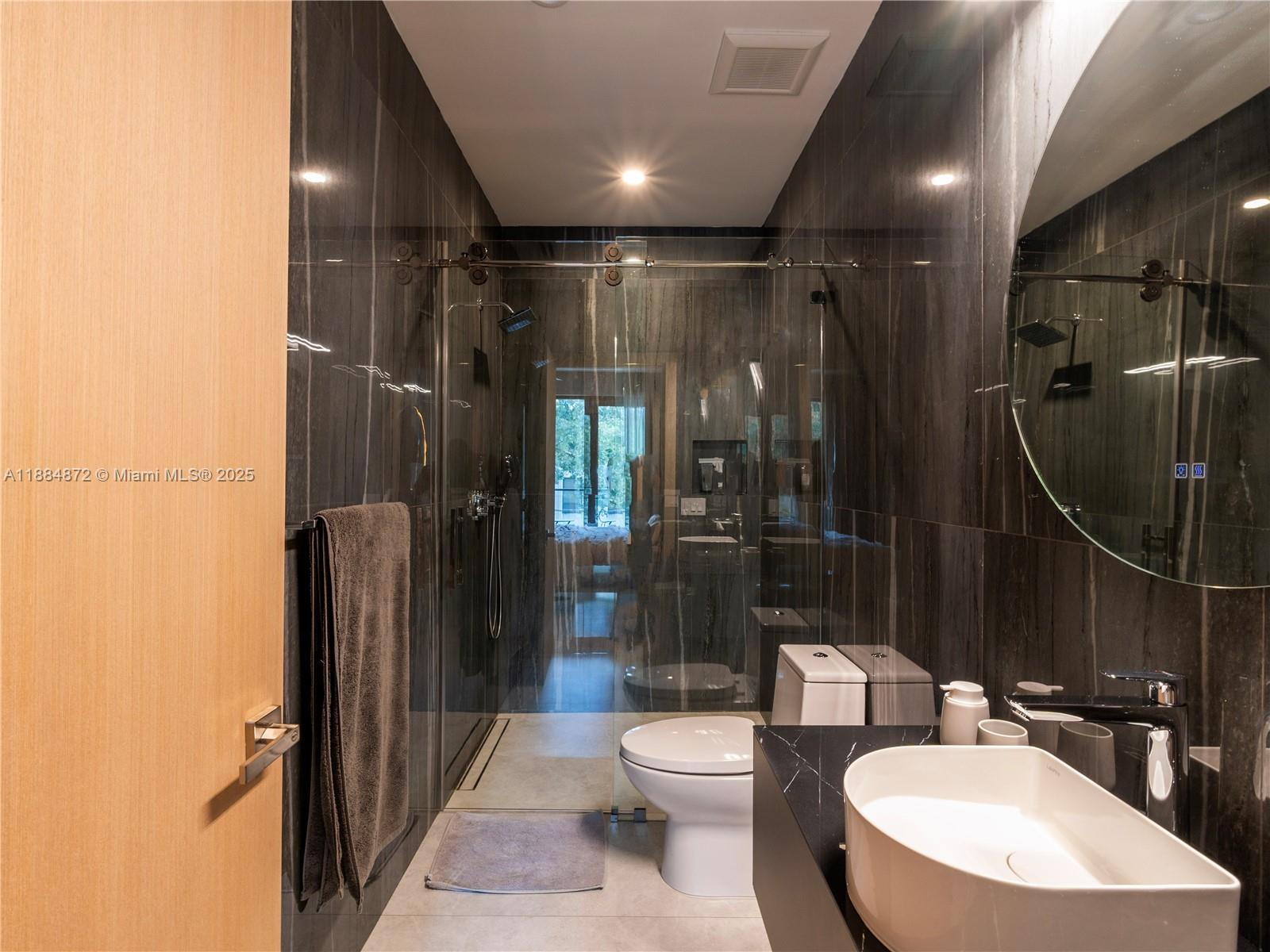 3203 Shipping Ave Miami, FL 33133