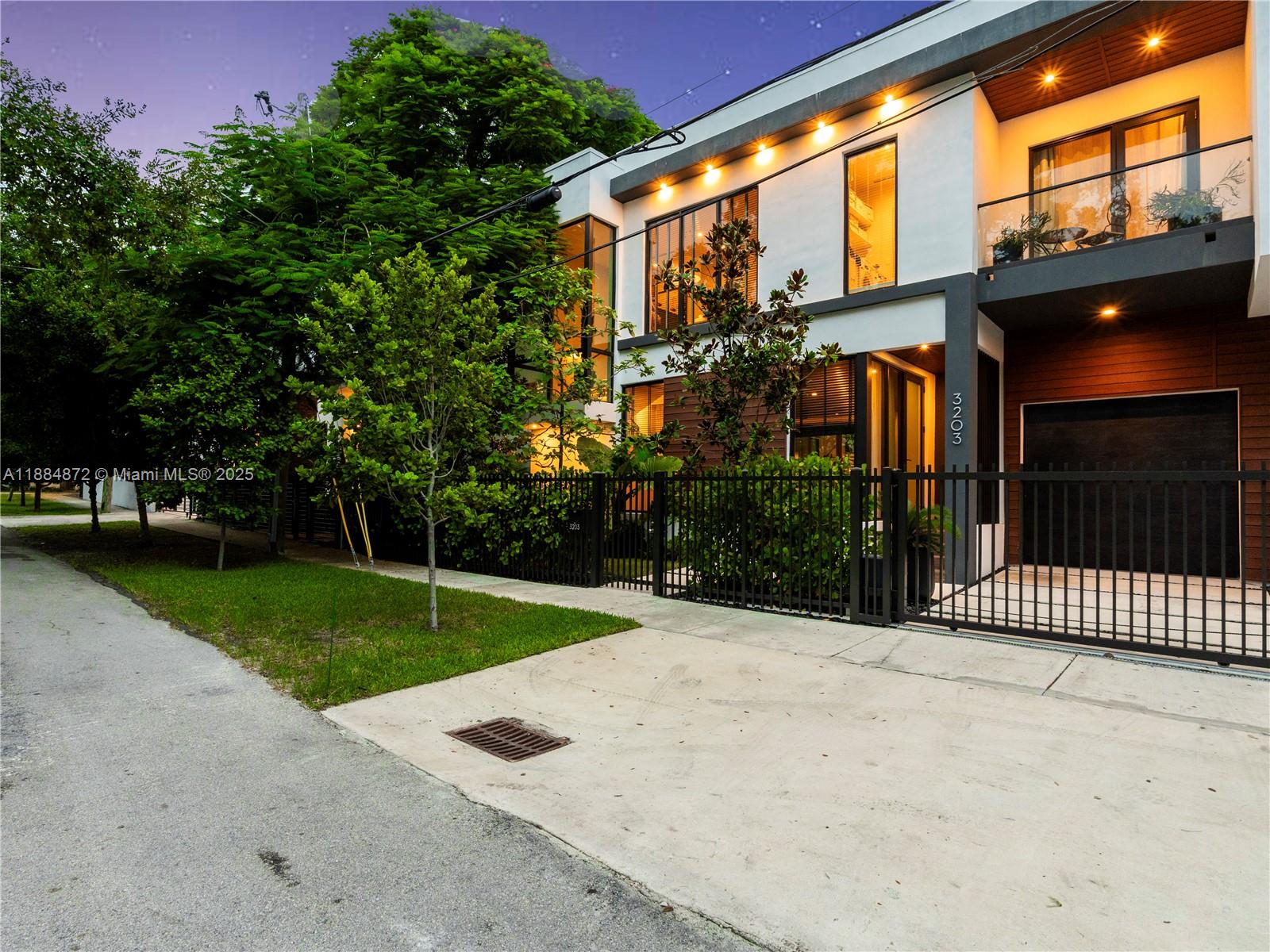 3203 Shipping Ave Miami, FL 33133