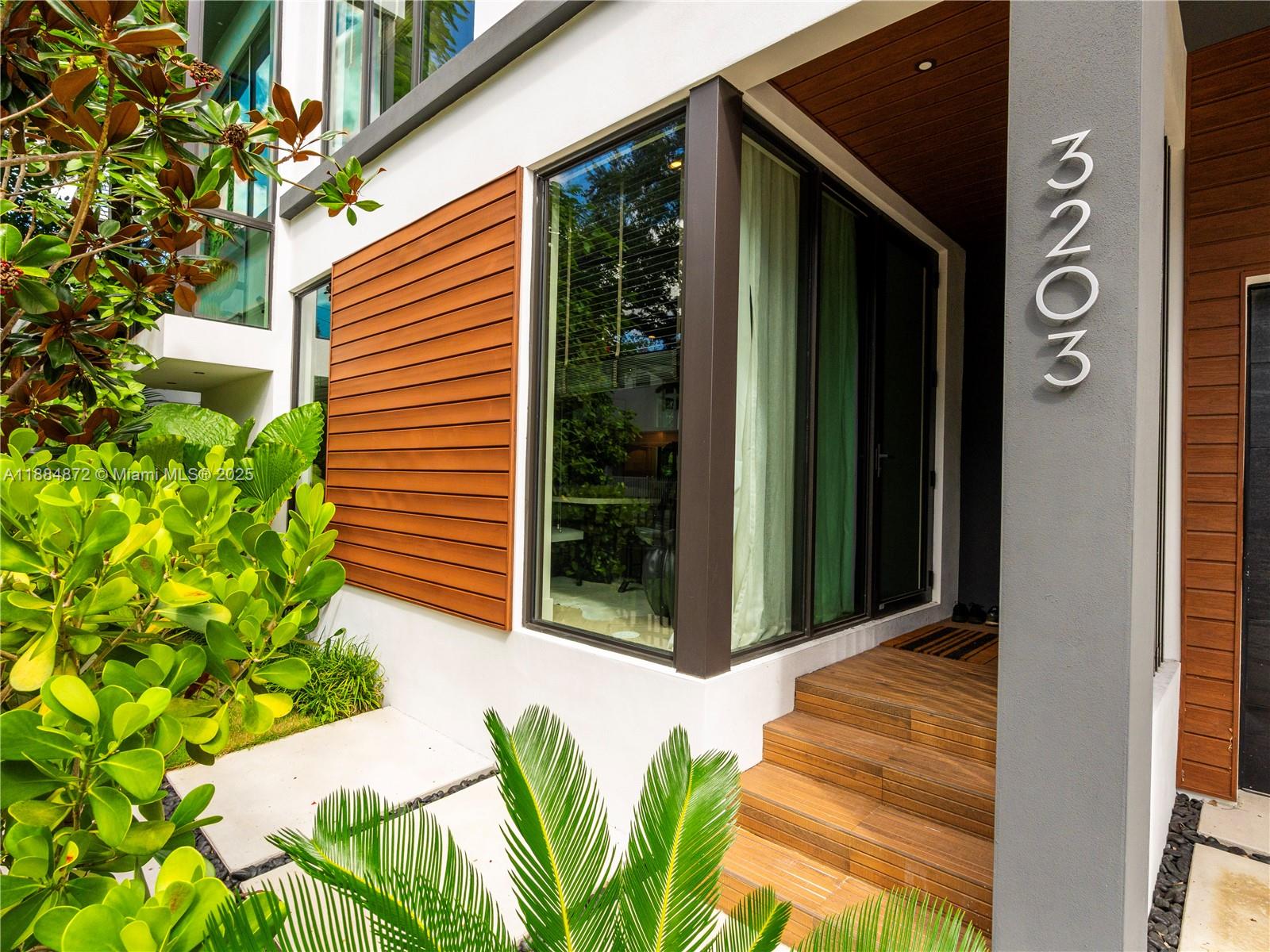 3203 Shipping Ave Miami, FL 33133