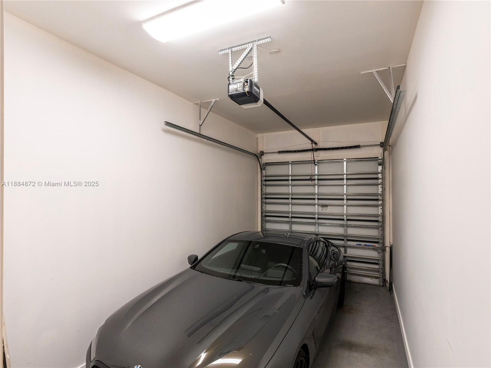 3203 Shipping Ave Miami, FL 33133