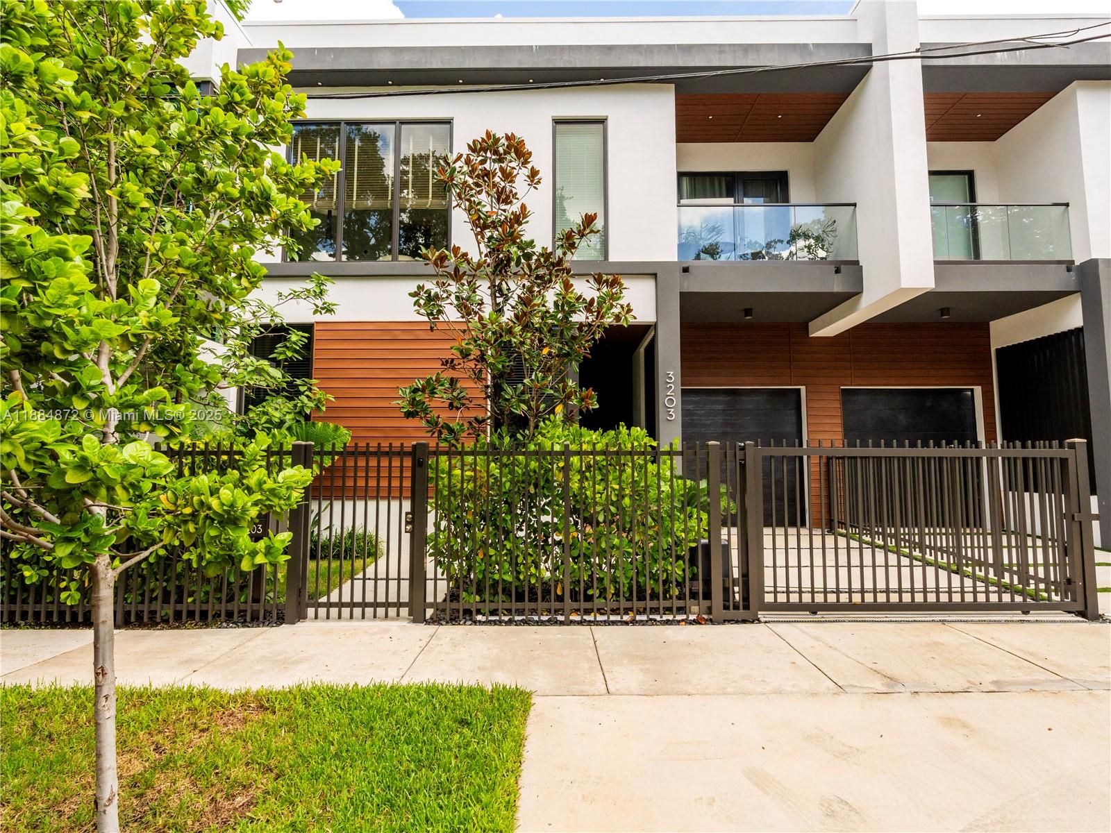 3203 Shipping Ave Miami, FL 33133