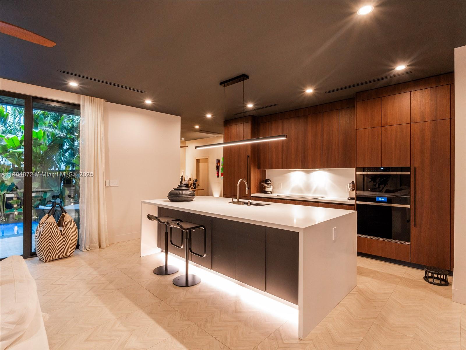 3203 Shipping Ave Miami, FL 33133