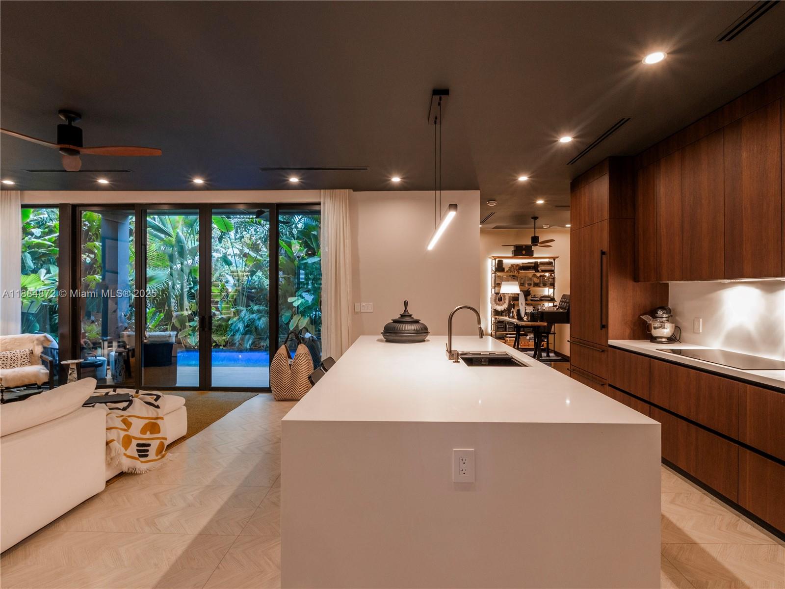 3203 Shipping Ave Miami, FL 33133