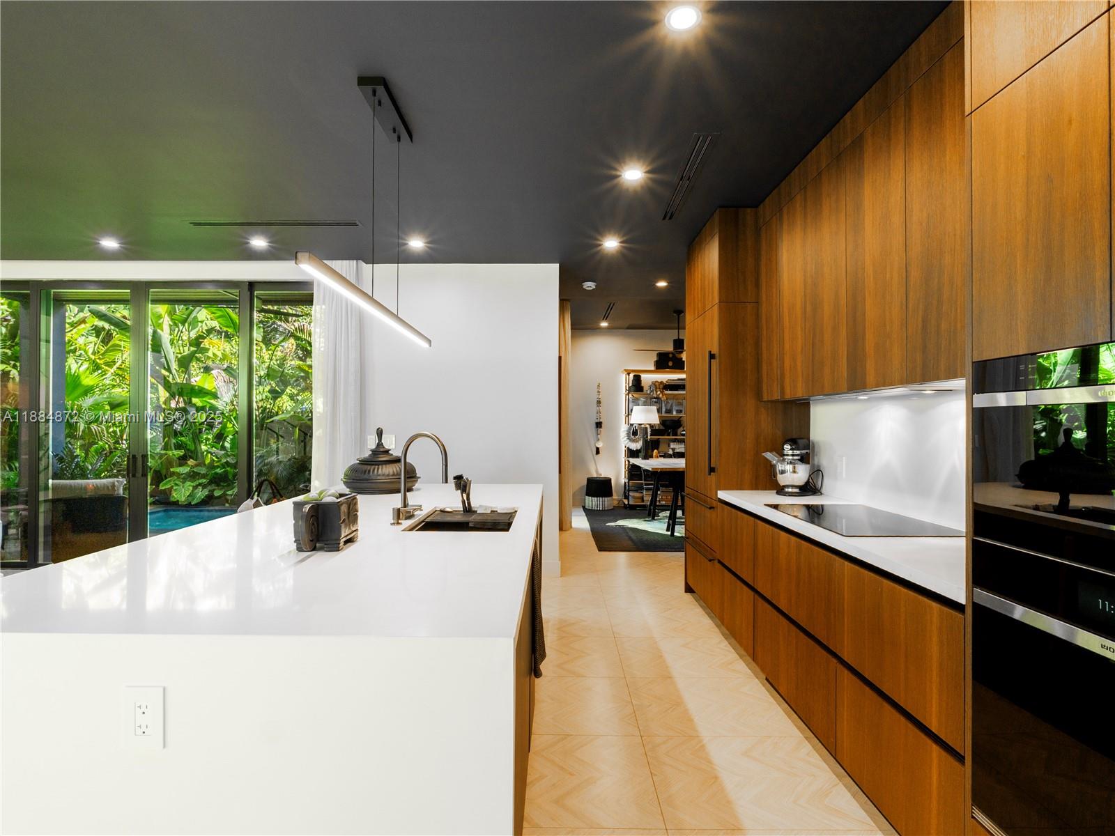 3203 Shipping Ave Miami, FL 33133