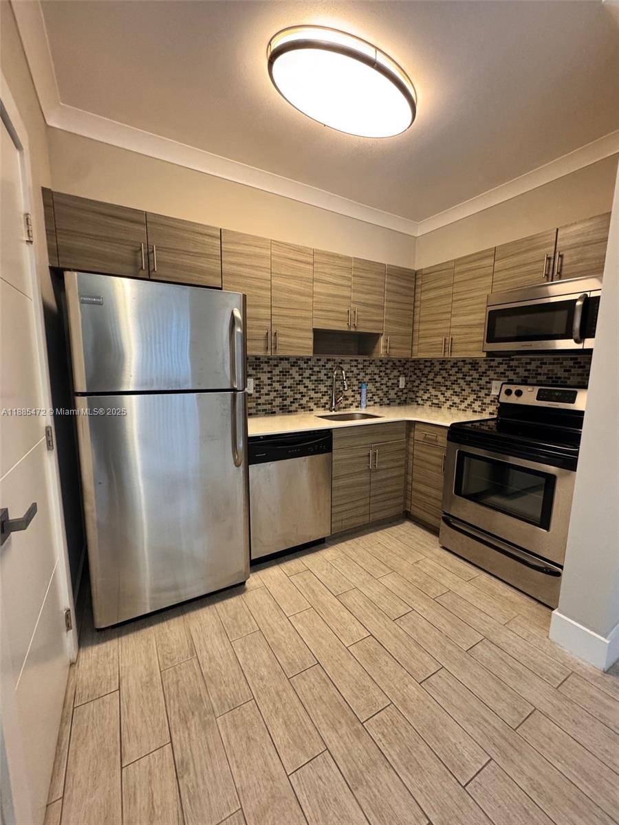 115 Menores Ave #6