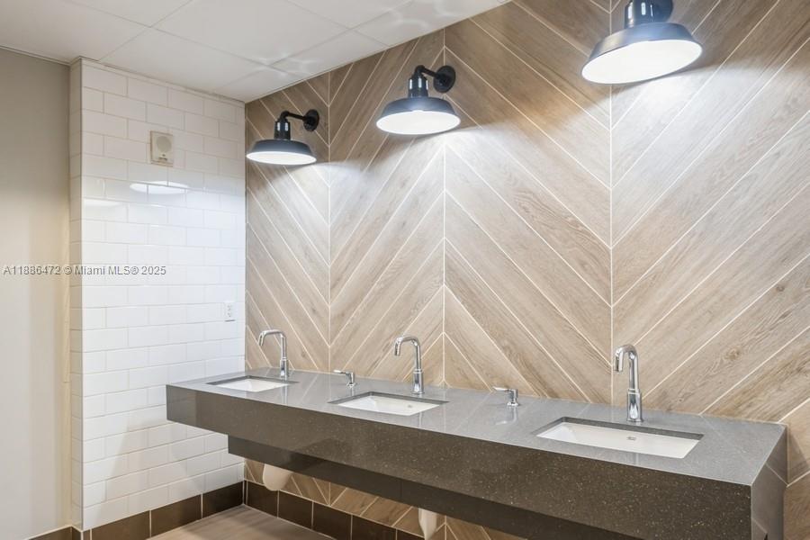 image Opera Tower Condo22