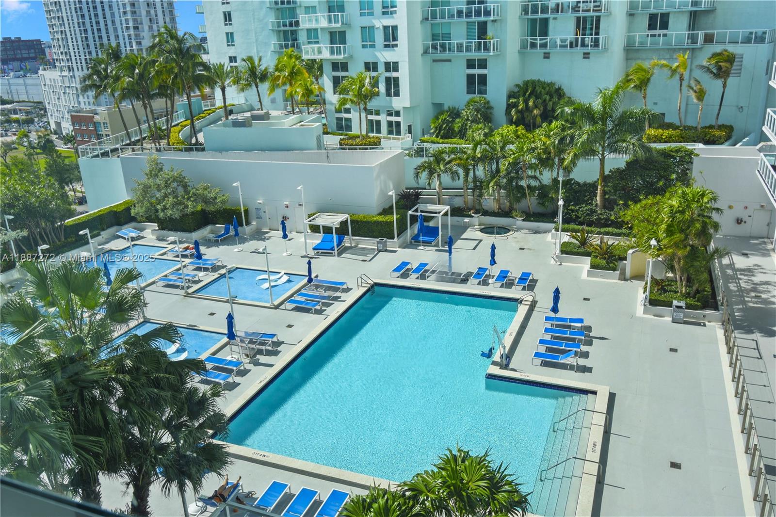 image 1800 Club Condo35