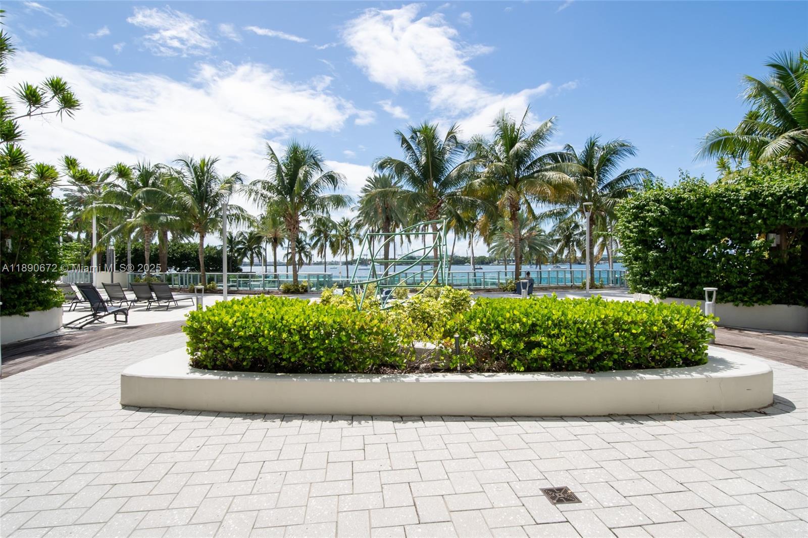image Flamingo South Beach I Co23