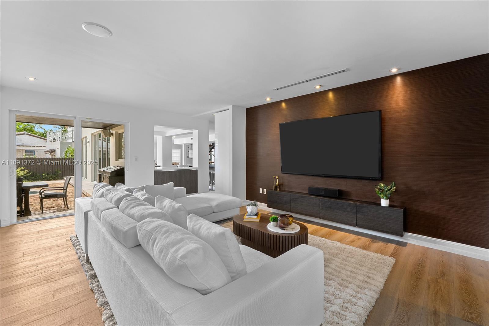 575 Bay Pt Rd Miami, FL 33137