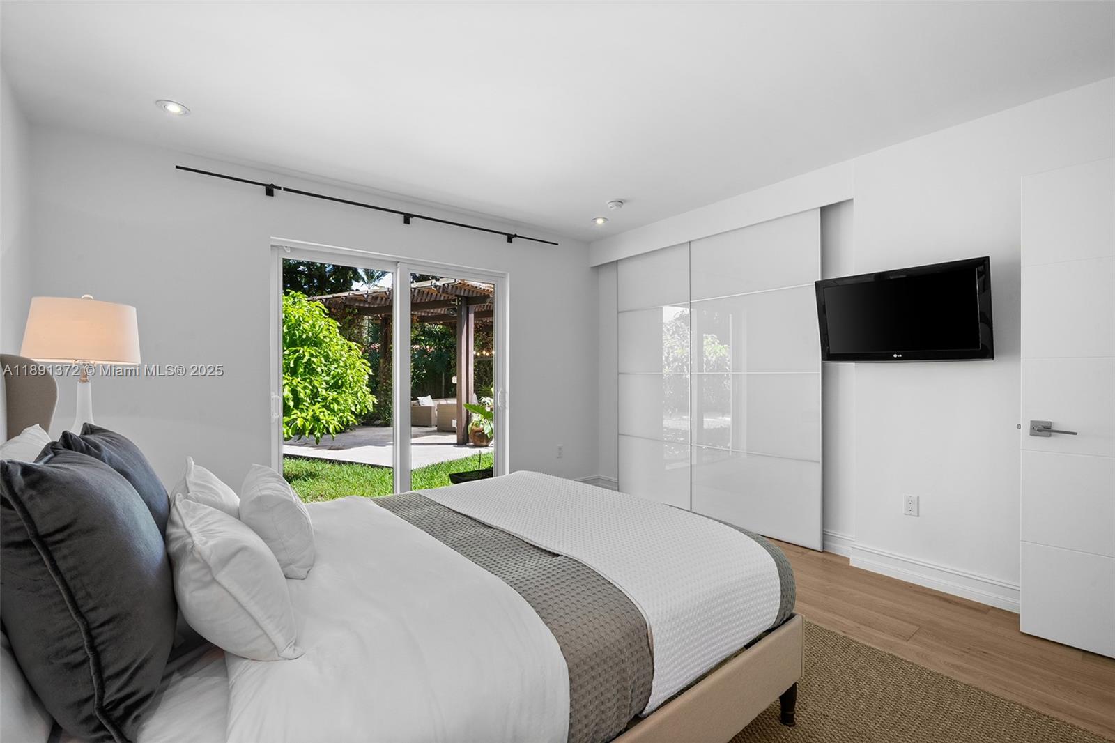 575 Bay Pt Rd Miami, FL 33137