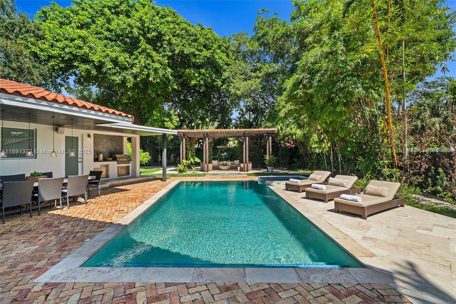 575 Bay Pt Rd Miami, FL 33137