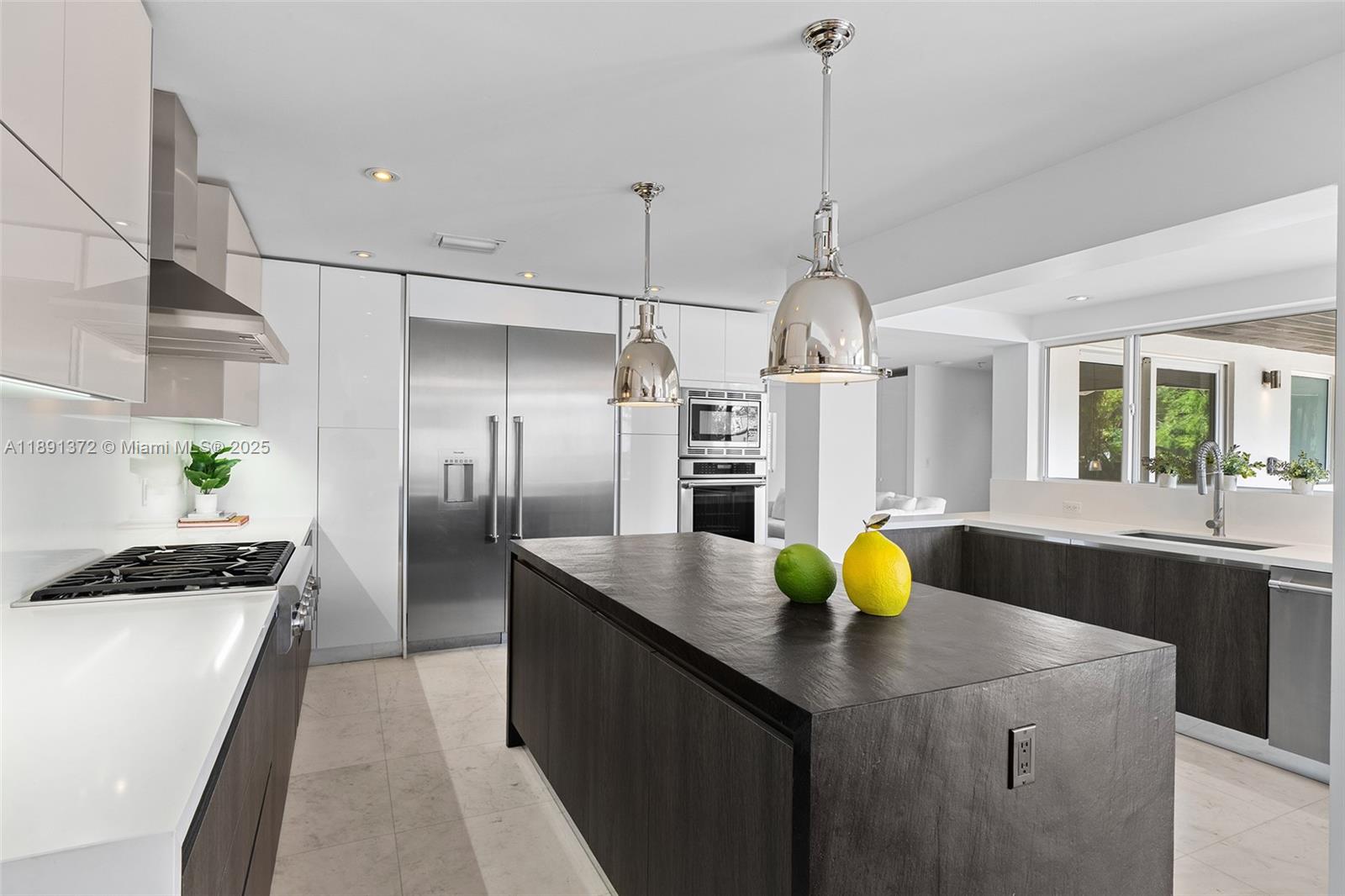 575 Bay Pt Rd Miami, FL 33137