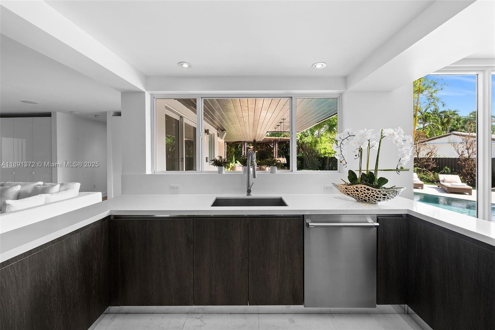 575 Bay Pt Rd Miami, FL 33137