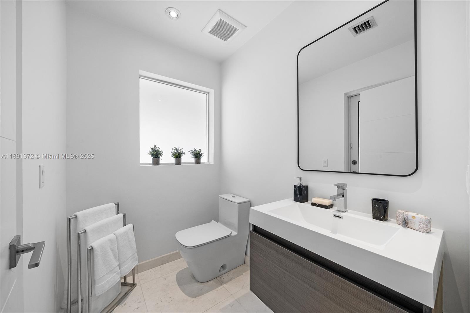 575 Bay Pt Rd Miami, FL 33137