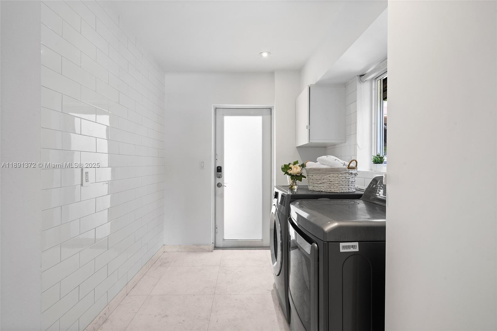 575 Bay Pt Rd Miami, FL 33137