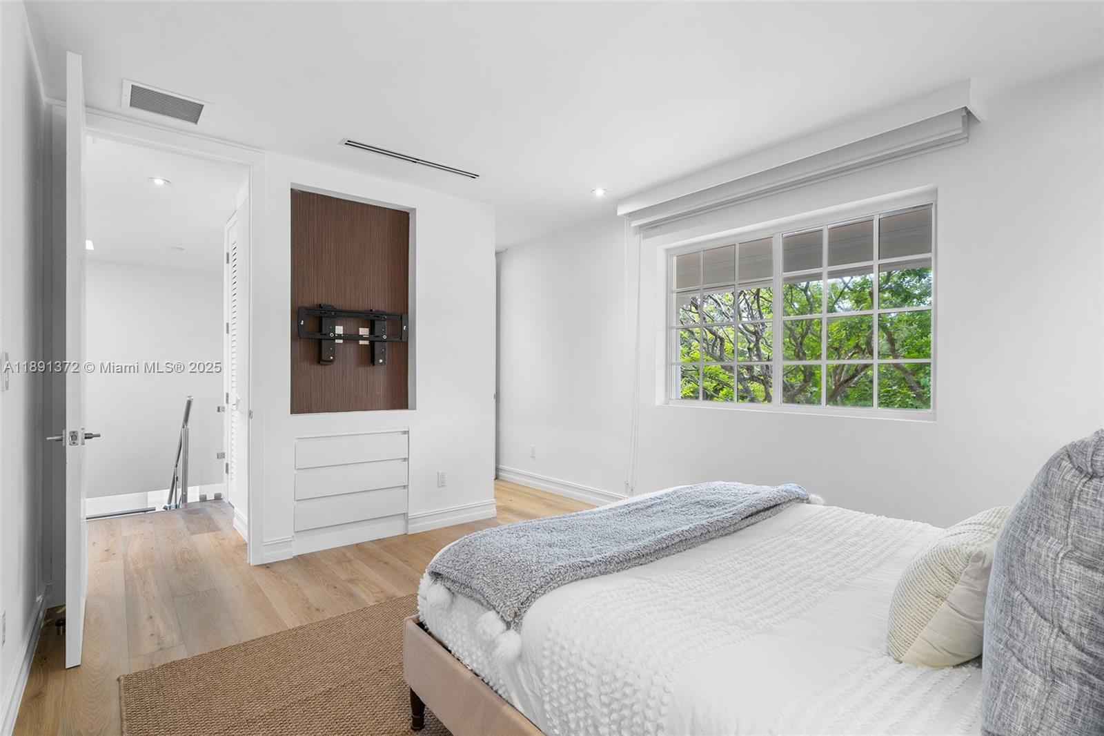 575 Bay Pt Rd Miami, FL 33137