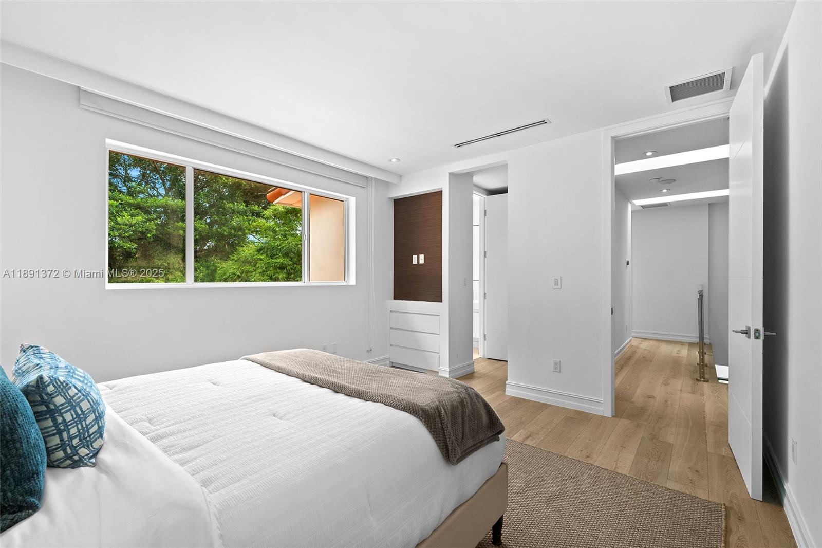 575 Bay Pt Rd Miami, FL 33137