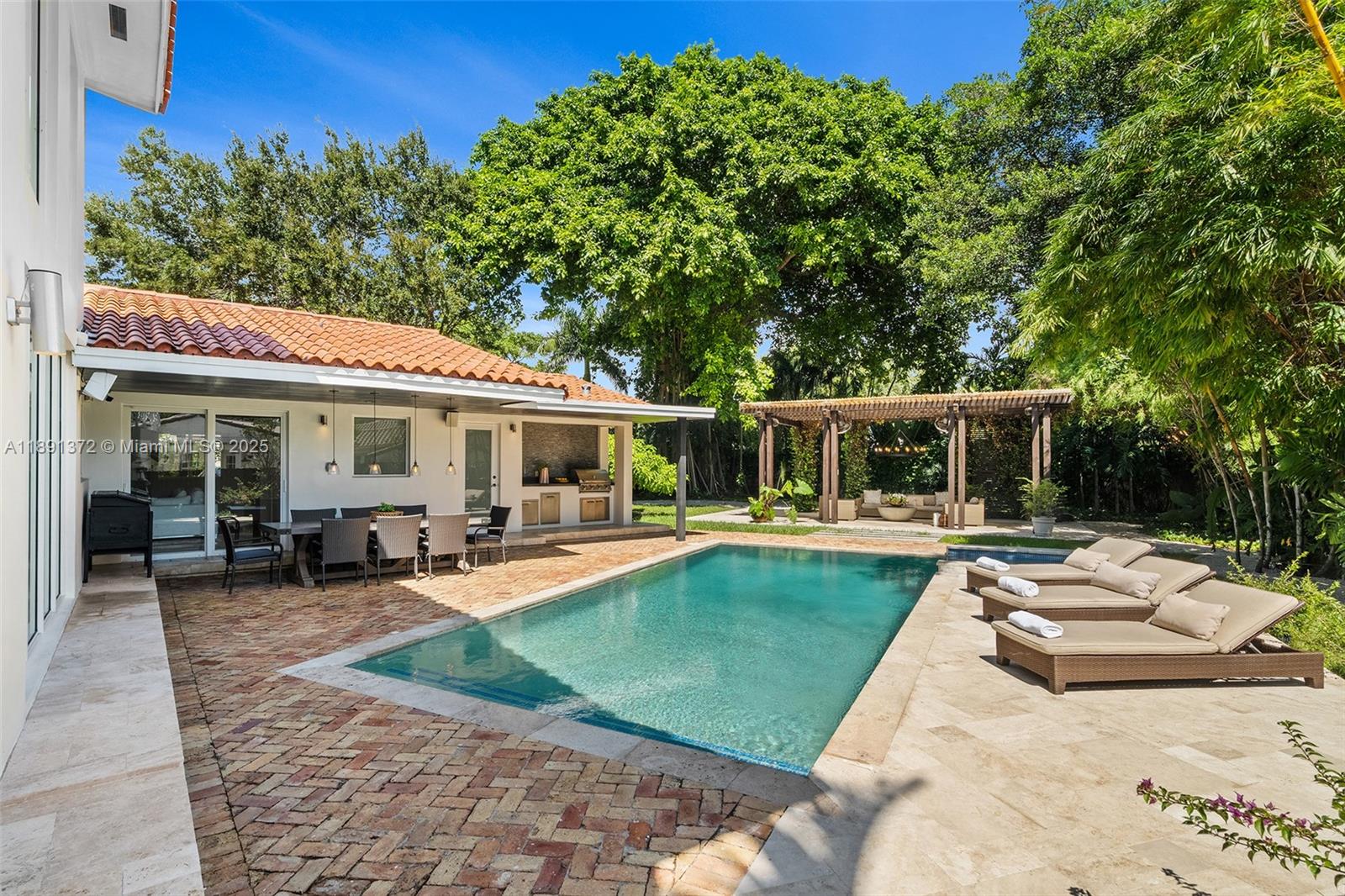 575 Bay Pt Rd Miami, FL 33137