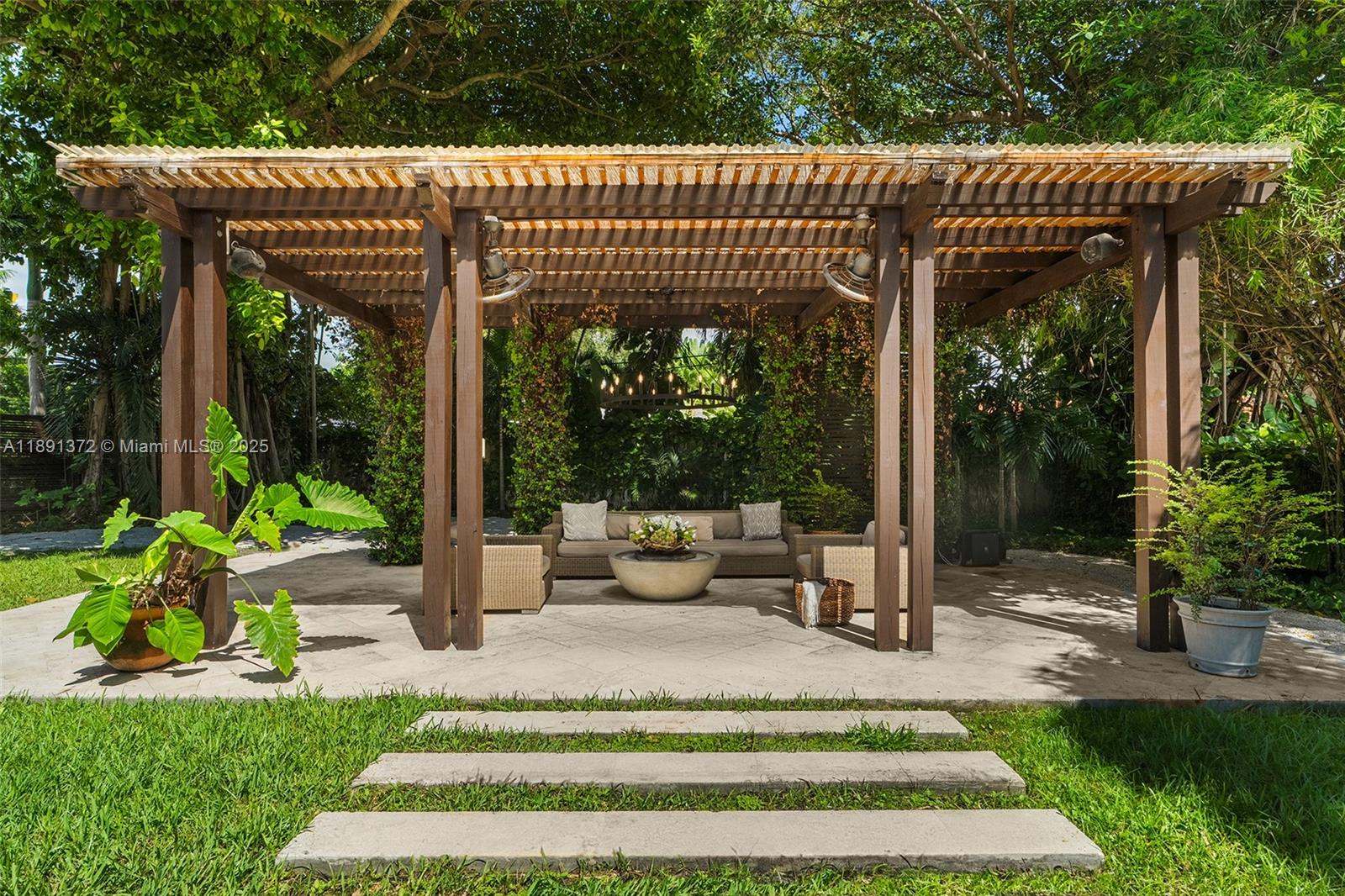 575 Bay Pt Rd Miami, FL 33137