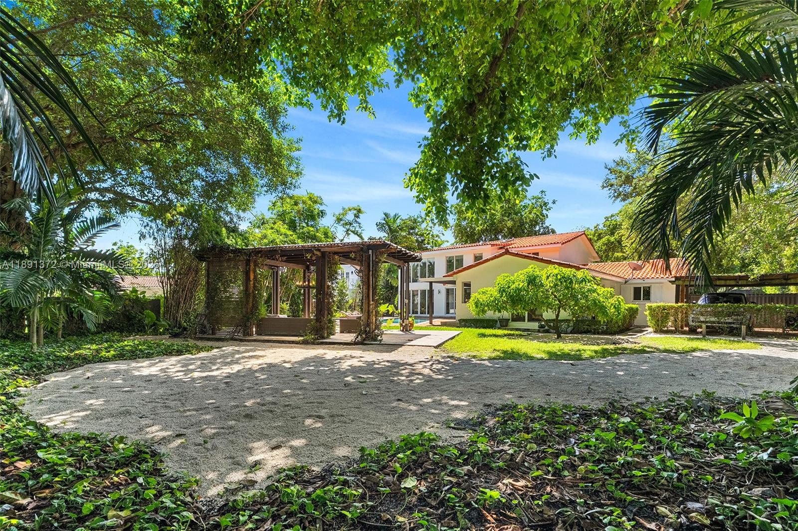 575 Bay Pt Rd Miami, FL 33137