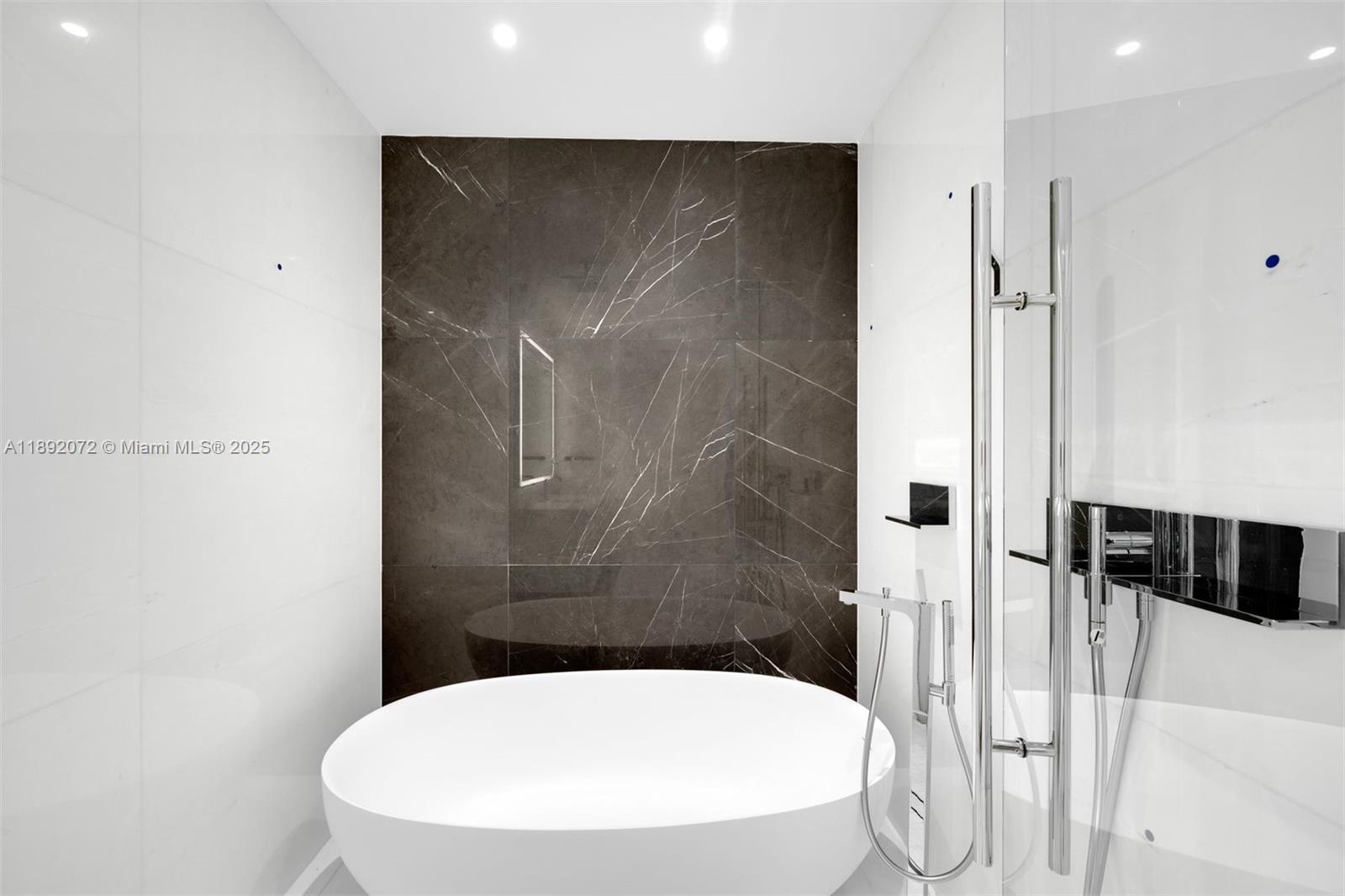 image Aston Martin Residences13