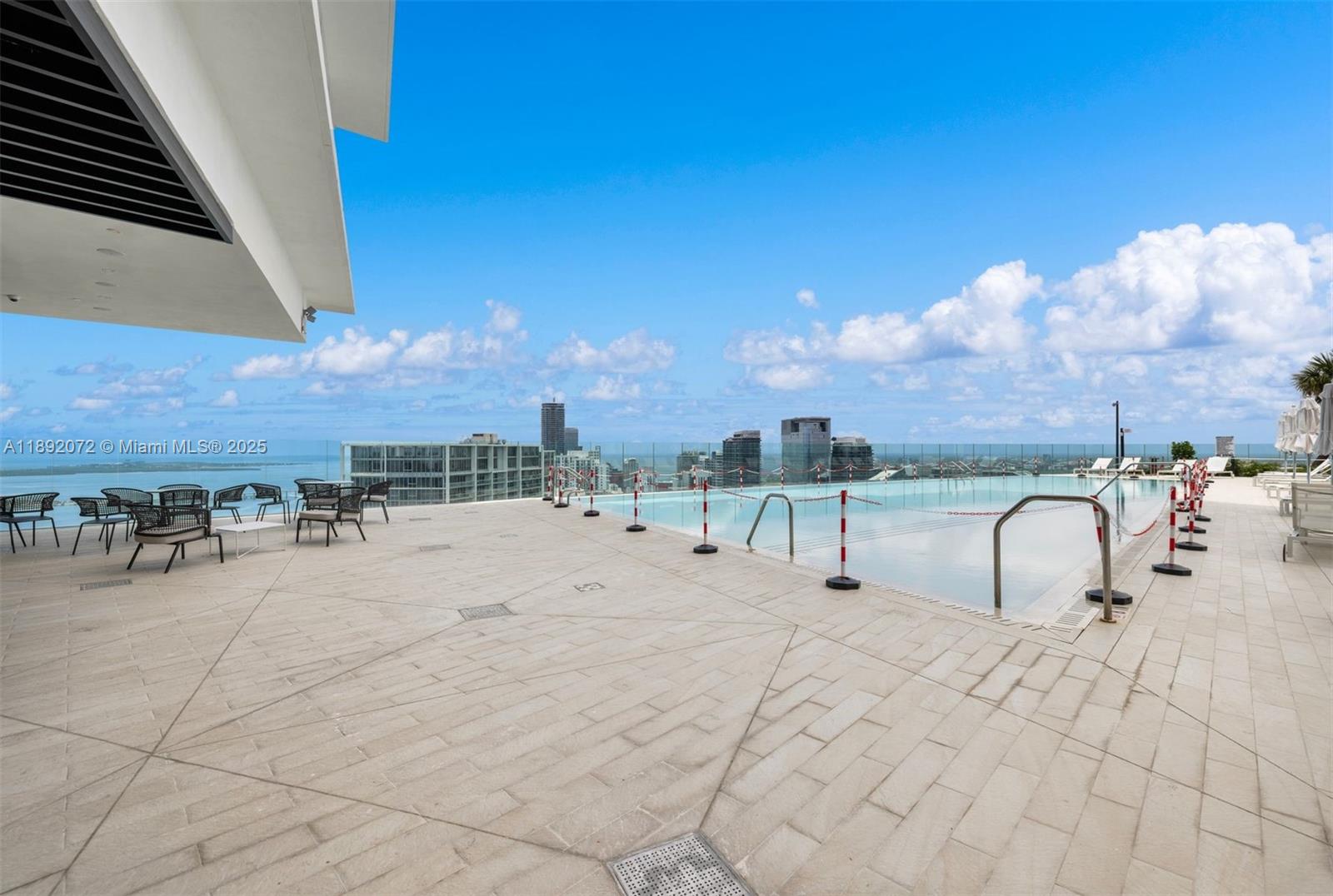 image Aston Martin Residences33