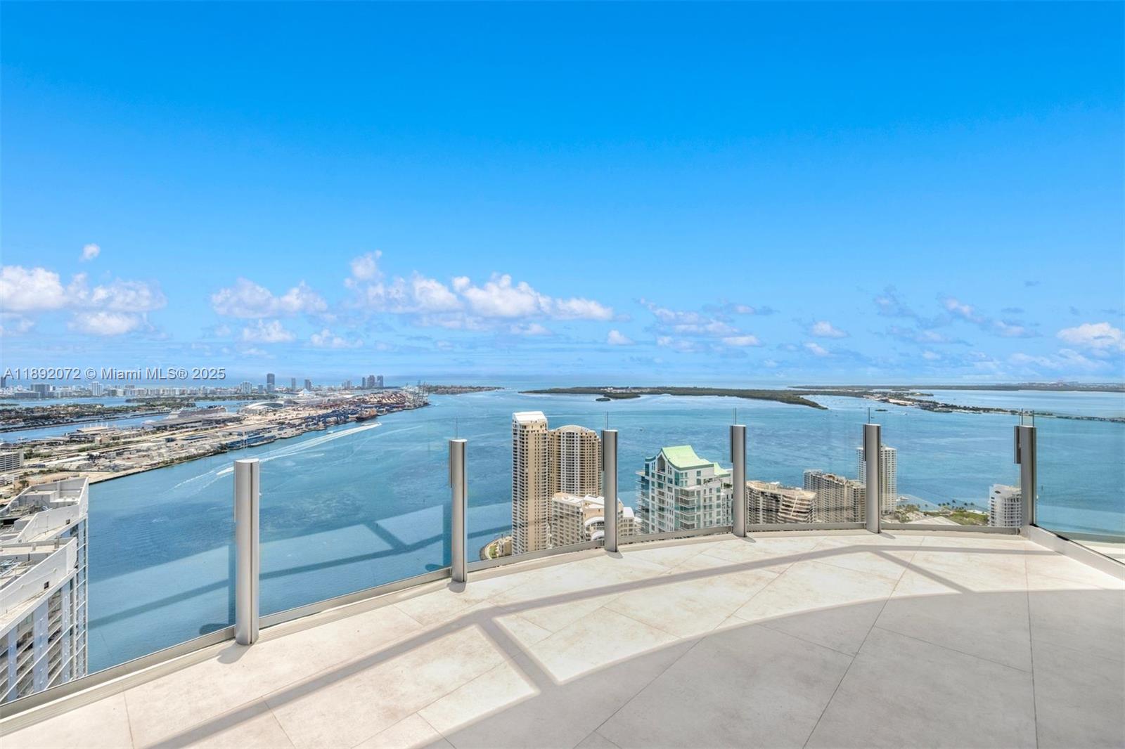 image Aston Martin Residences36