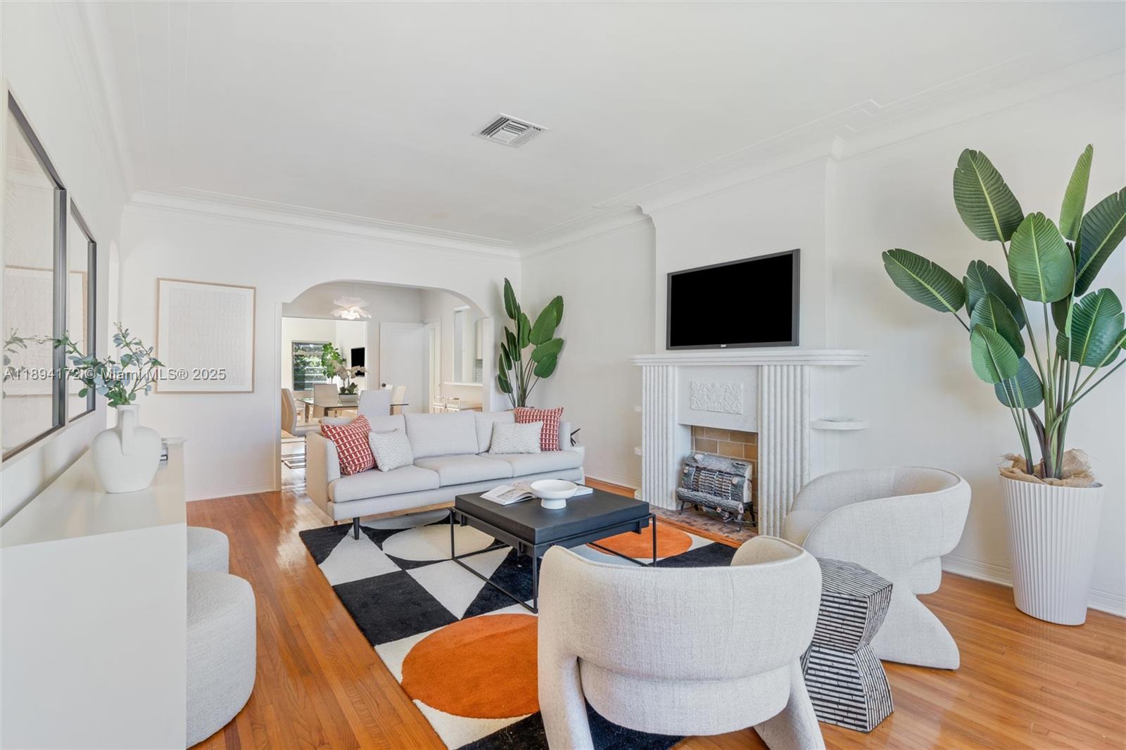9164 Carlyle Ave