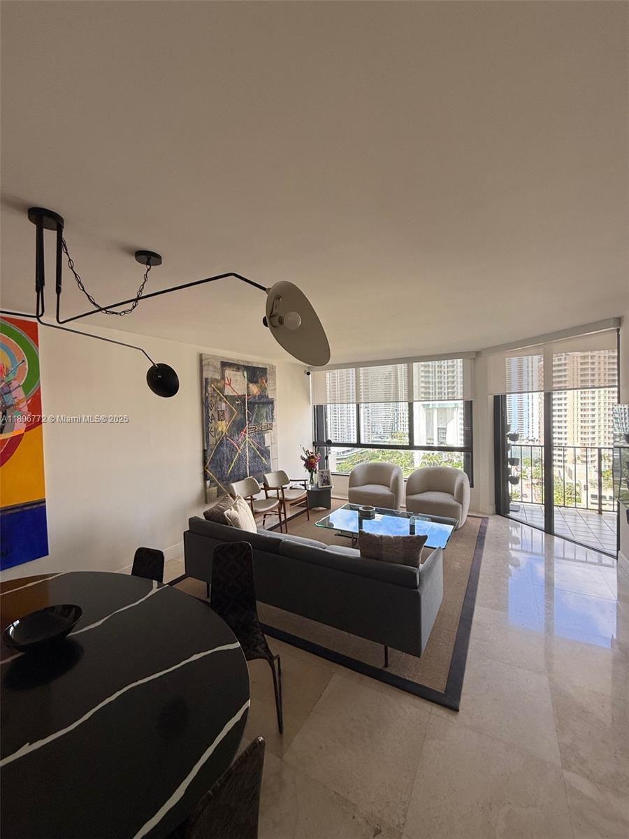 520 Brickell Key Dr #A1910