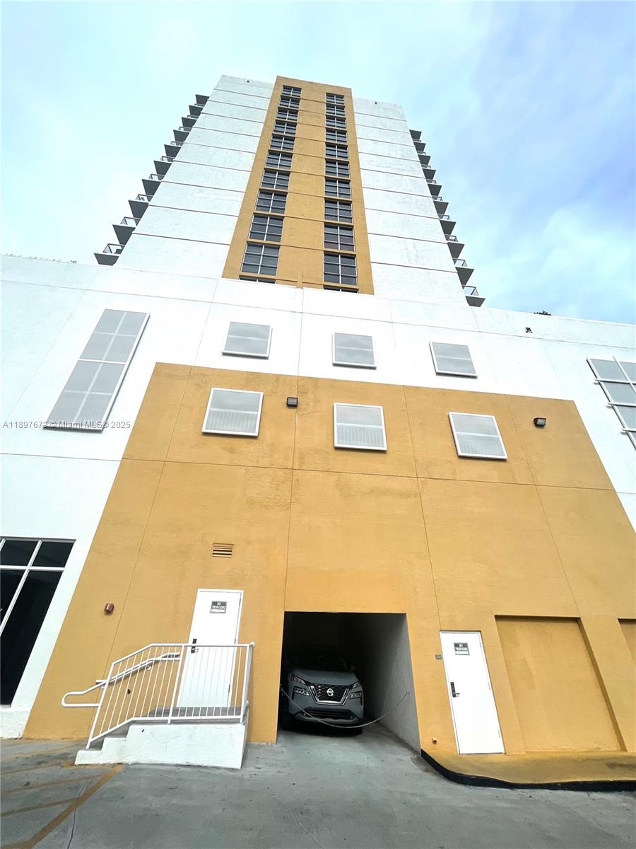 900 SW 8th St #1505 Miami, FL 33130