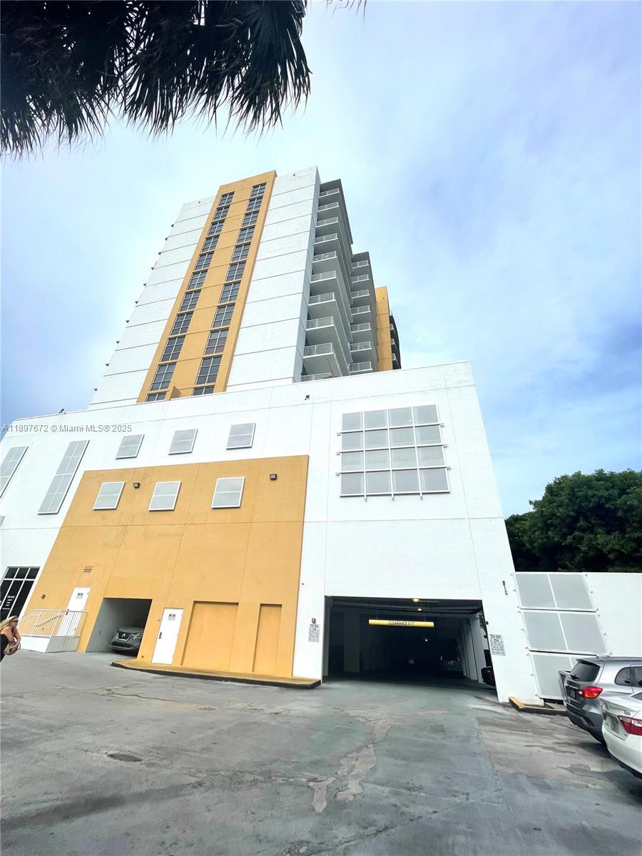 900 SW 8th St #1505 Miami, FL 33130