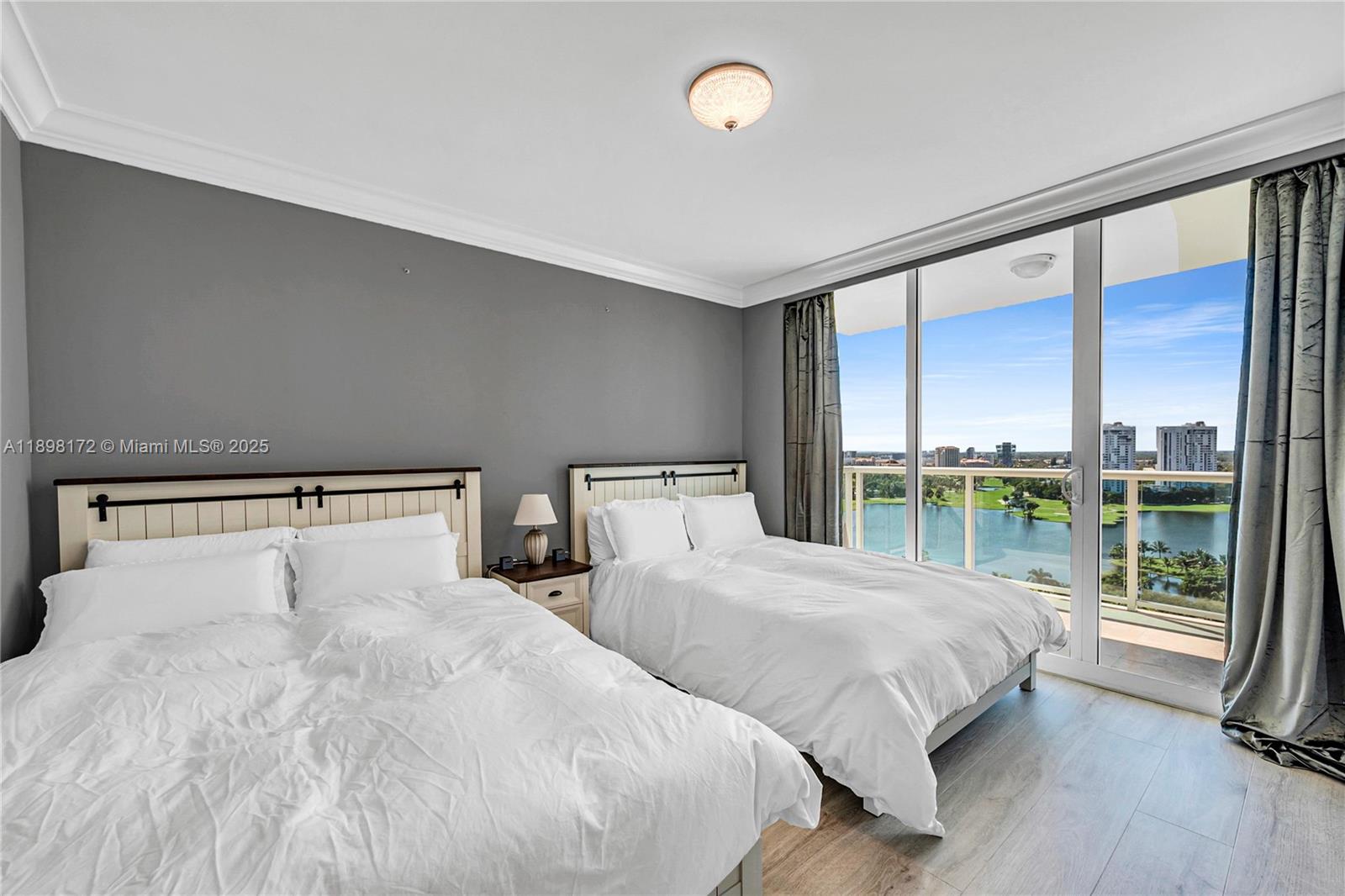 image Hamptons South54