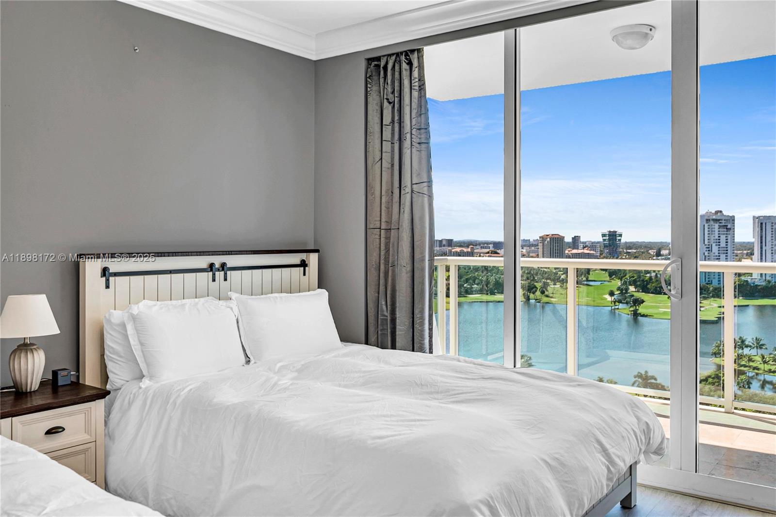 image Hamptons South55