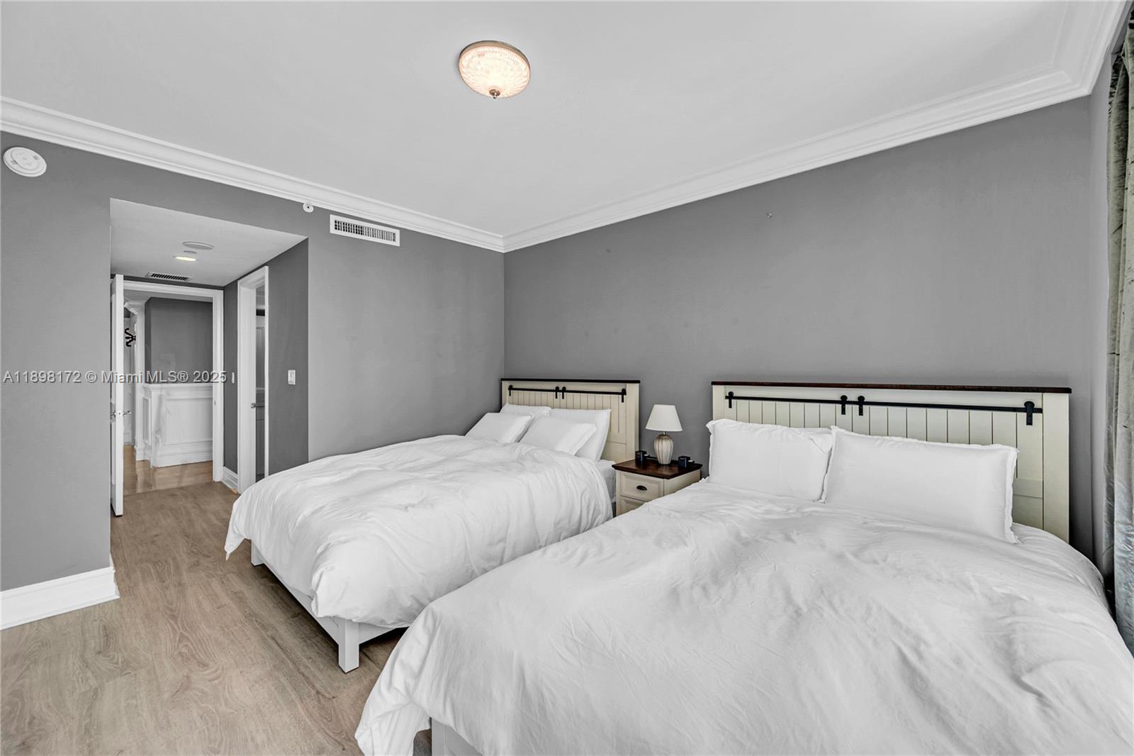 image Hamptons South56