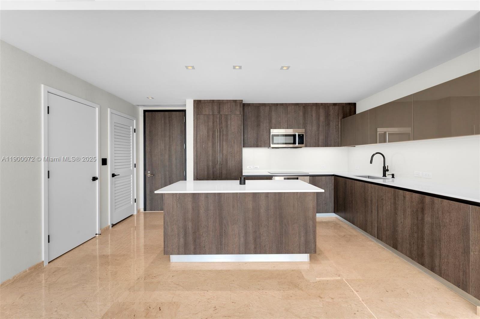 image Rise Condominium10