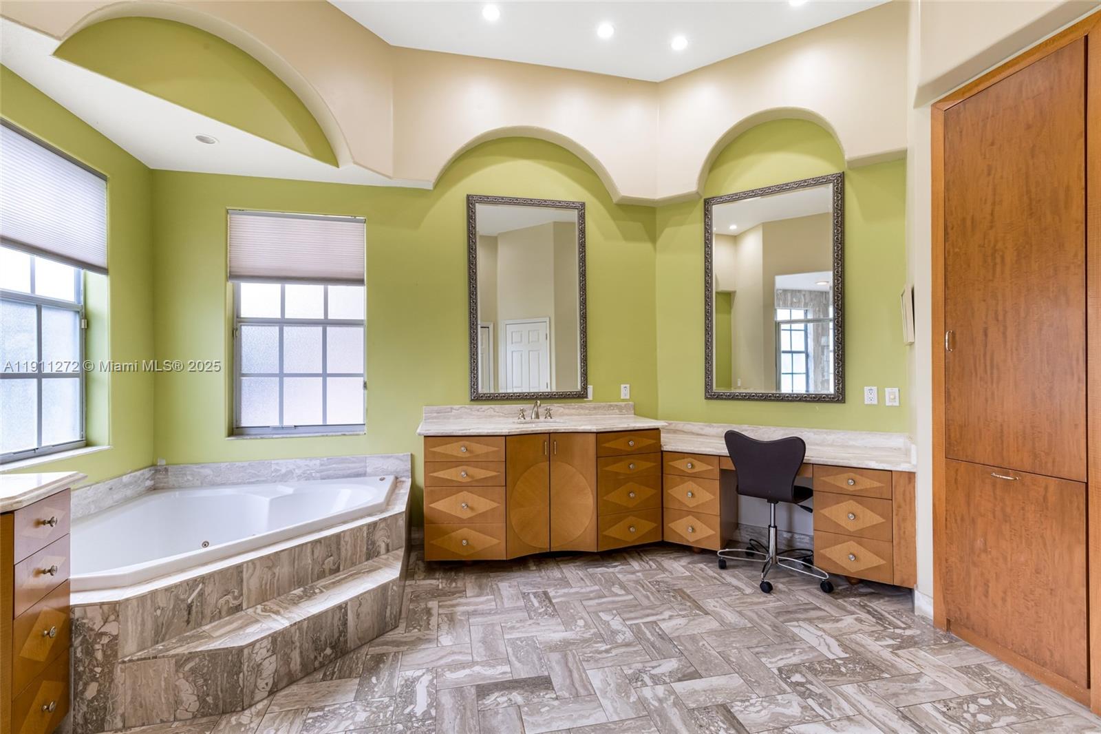 7250 SW 99th St Pinecrest, FL 33156